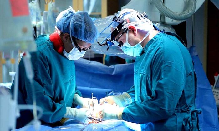 В ситуациях когда появляются различные осложнения паховой грыжи у ребенка врач настоятельно рекомендует прибегнуть к хирургическому вмешательству